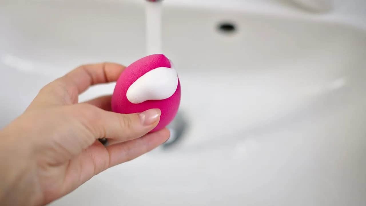 Make-up-Schwamm reinigen: Für gesunde Haut & makellosen Teint